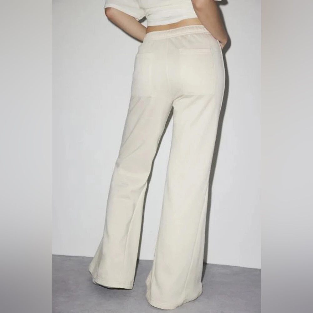 NWT Out From Under 2PC Alessia Flared Sweatpants Sz M Cropped Cream Sweater Sz S - Picture 3 of 7
